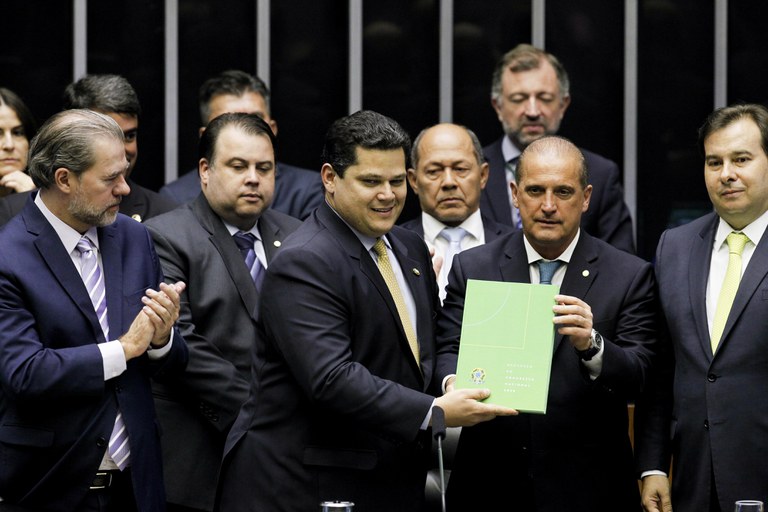 Em mensagem ao Congresso, Bolsonaro destaca avanços do governo e metas para 2020